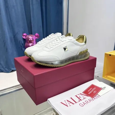 ヴァレンティノ スニーカー