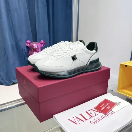 ヴァレンティノ スニーカー