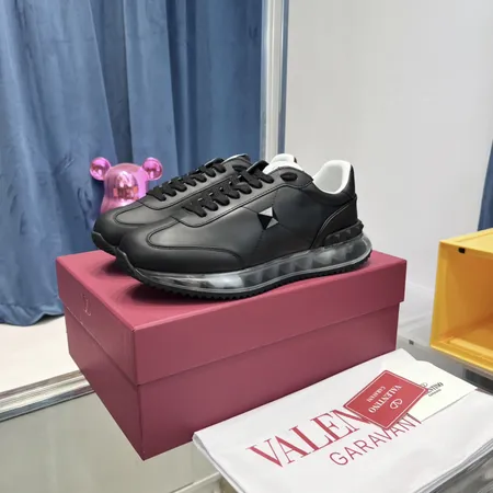 ヴァレンティノ スニーカー