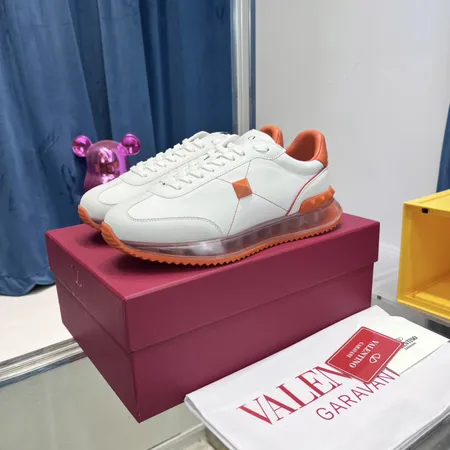 ヴァレンティノ スニーカー