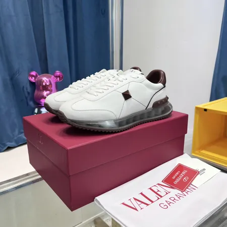 ヴァレンティノ スニーカー