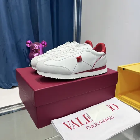 ヴァレンティノ スニーカー