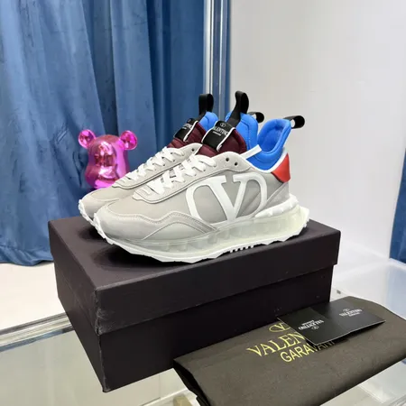 ヴァレンティノ スニーカー