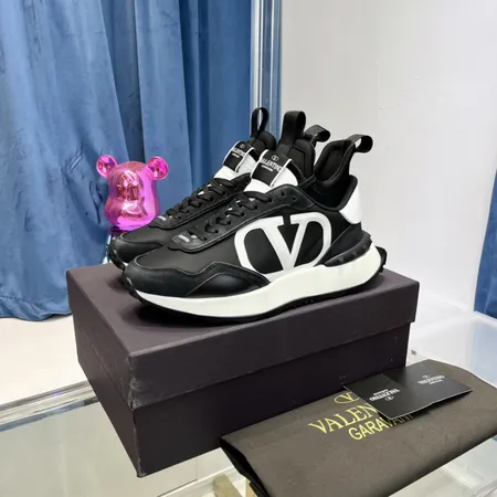 ヴァレンティノ スニーカー