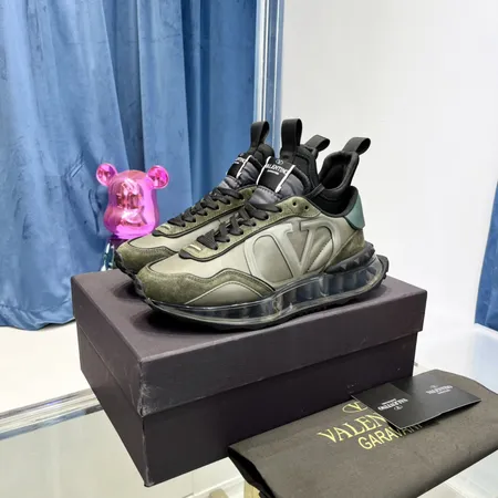 ヴァレンティノ スニーカー