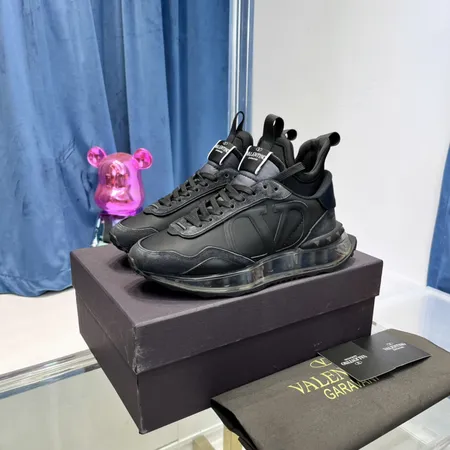 ヴァレンティノ スニーカー