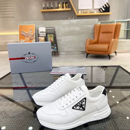 プラダ カジュアルシューズ