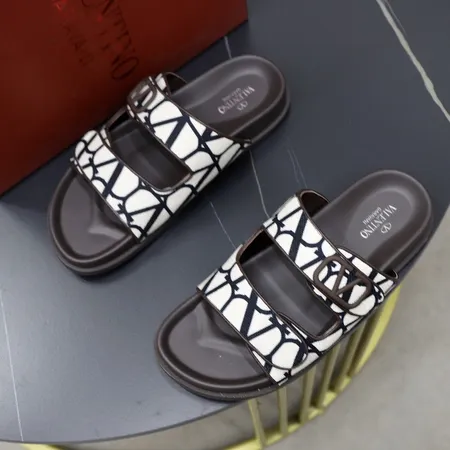 ヴァレンティノ スリッパ