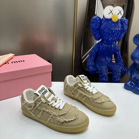 ミュウミュウ カジュアルシューズ