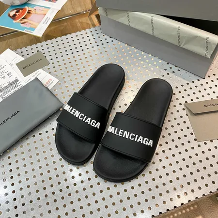 バレンシアガ スリッパ
