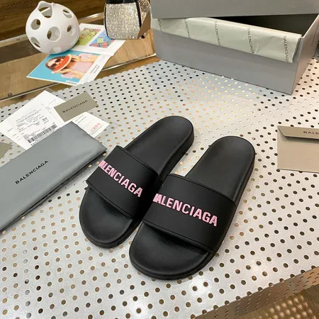 バレンシアガ スリッパ