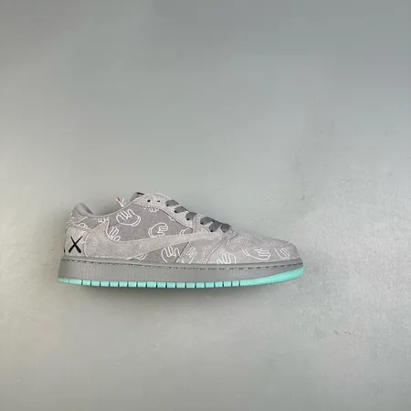 カウズ スニーカー