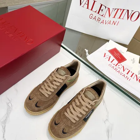ヴァレンティノ スニーカー