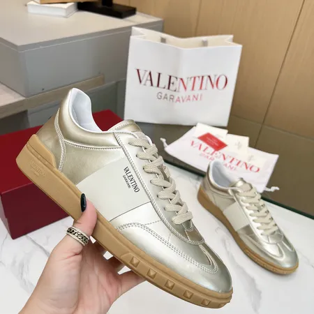ヴァレンティノ スニーカー