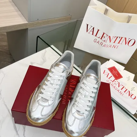 ヴァレンティノ スニーカー