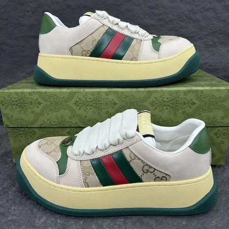 グッチ カジュアルシューズ