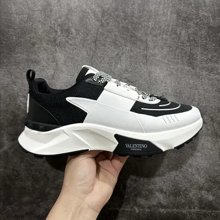 ヴァレンティノ スニーカー