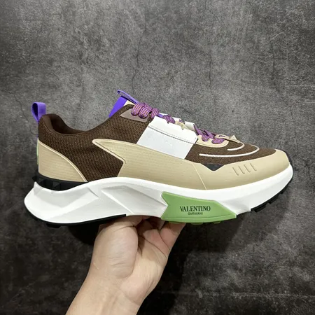 ヴァレンティノ スニーカー