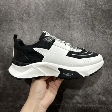 ヴァレンティノ スニーカー