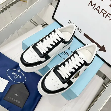 プラダ スニーカー