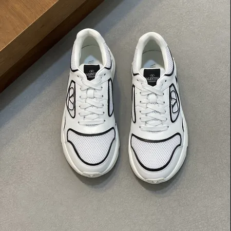 ヴァレンティノ スニーカー