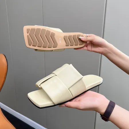 ボッテガ ヴェネタ スリッパ