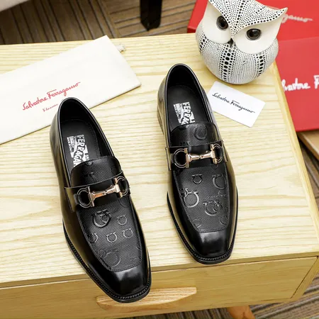 フェラガモ カジュアルシューズ