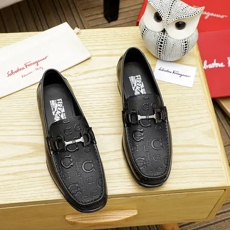 フェラガモ カジュアルシューズ