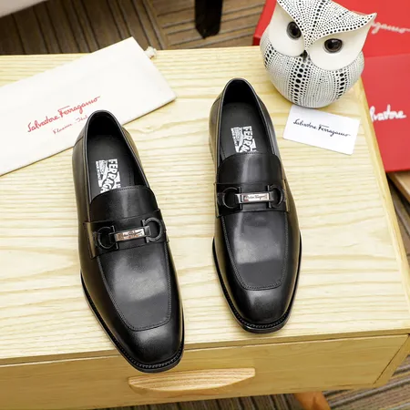 フェラガモ カジュアルシューズ