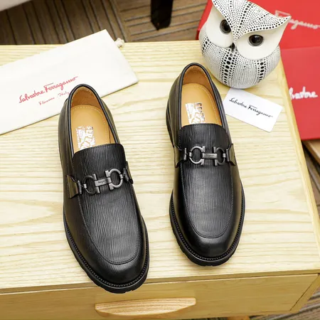 フェラガモ カジュアルシューズ