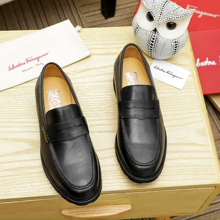 フェラガモ カジュアルシューズ