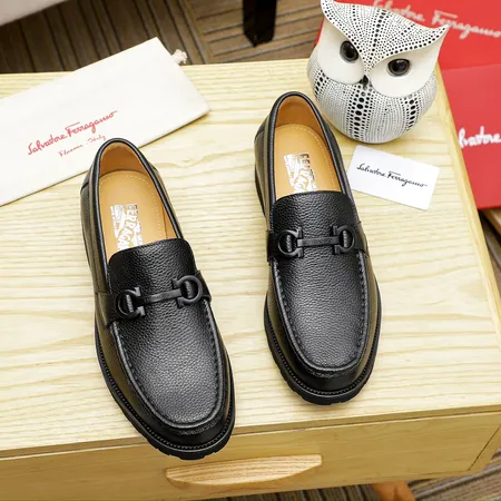 フェラガモ カジュアルシューズ