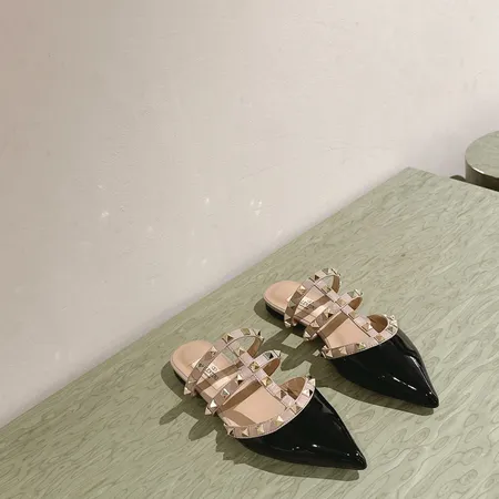 ヴァレンティノ スリッパ