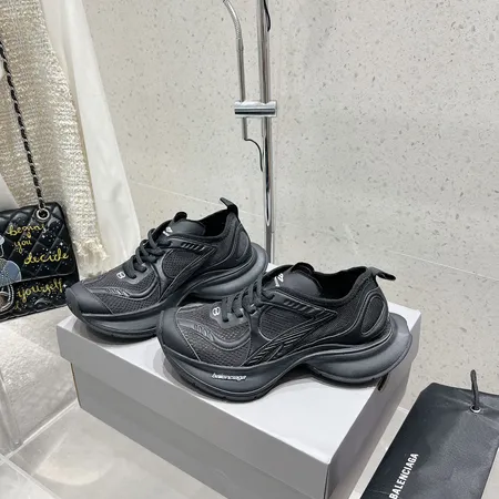 バレンシアガ スニーカー