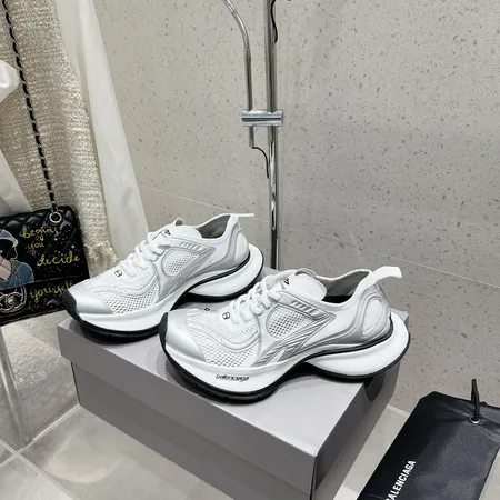 バレンシアガ スニーカー