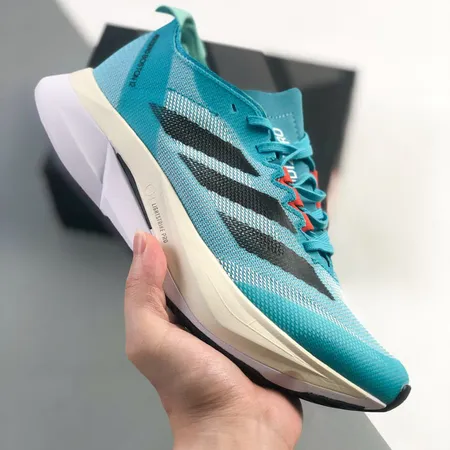 アディダス スニーカー