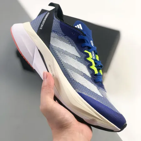 アディダス スニーカー