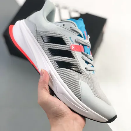 アディダス スニーカー