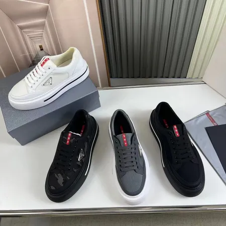 プラダ カジュアルシューズ