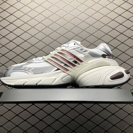 アディダス スニーカー