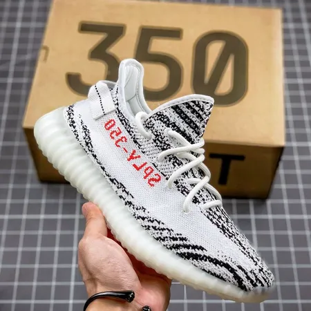 アディダス スニーカー