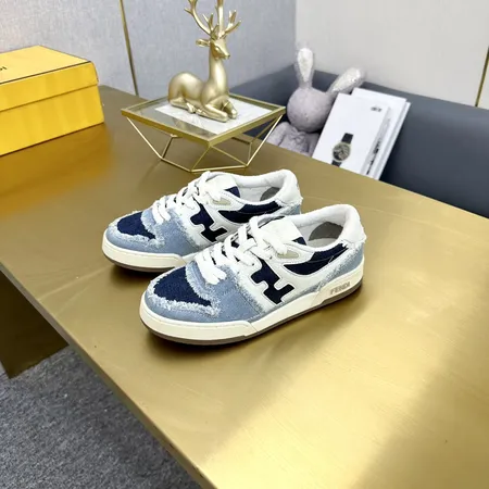 フェンディ カジュアルシューズ