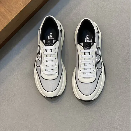 ヴァレンティノ スニーカー