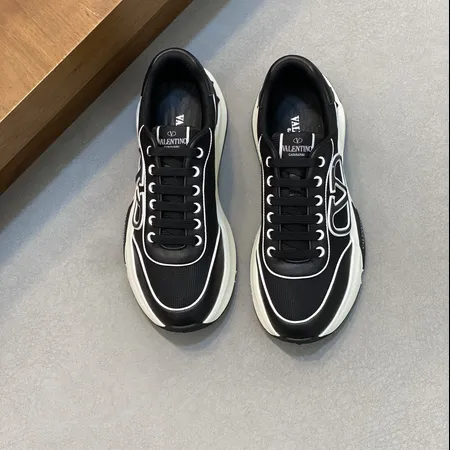 ヴァレンティノ スニーカー