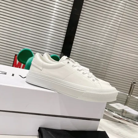 ジバンシィ カジュアルシューズ