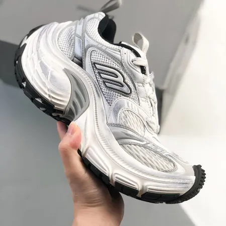 バレンシアガ スニーカー