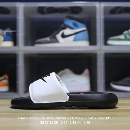 ナイキ スリッパ