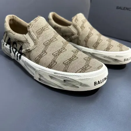 バレンシアガ カジュアルシューズ