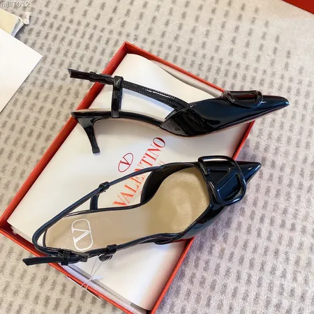 ヴァレンティノ サンダル