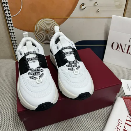 ヴァレンティノ スニーカー